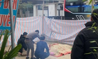 Nam thanh niên sang đường, bị xe khách đâm tử vong ngay trước nhà