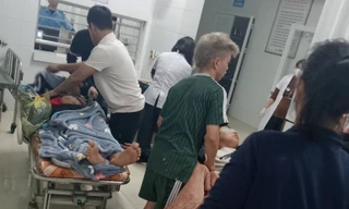 Dựng nêu đón Tết, 3 người bị điện giật nguy kịch