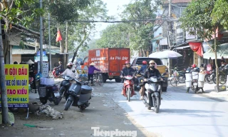 Dân khốn khổ với tuyến đường 'đào lên rồi để đó' cả năm ở Nghệ An