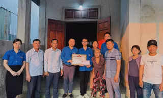 Khen thưởng nam sinh lớp 10 cứu hai người đuối nước 