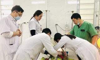 Cứu sống bé trai 27 tháng tuổi hóc hạt nhãn 