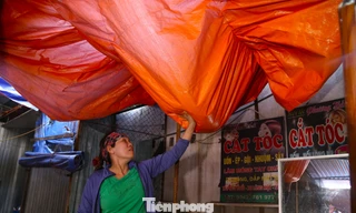 Nhiều chợ ở Nghệ An xuống cấp, tiểu thương 'vá víu' mưu sinh