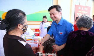 Khám, phát thuốc miễn phí cho hơn 1.000 người dân ở Hà Tĩnh