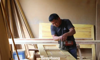 Làng mộc Tiền Phong tăng ca trả đơn hàng Tết