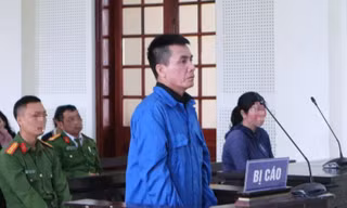 Mang dao sang nhà ngoại đâm vợ vì đòi ly hôn