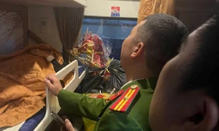 Giải cứu cô gái 16 tuổi nghi bị 'bắt cóc online' trên tàu hỏa