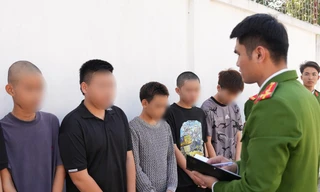 Bắt 18 ‘quái xế’ mang hung khí gây náo loạn đường phố