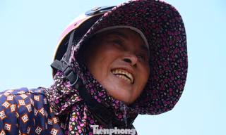 Nắng hơn 40 độ C, người lao động gồng mình mưu sinh