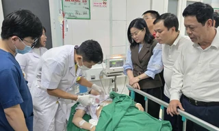 Nhiều người bị thương được đưa đi cấp cứu