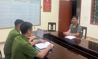 Khởi tố đối tượng dùng thắt lưng đánh tài xế xe buýt, bắt quỳ gối giữa đường