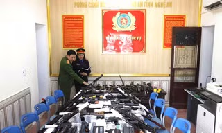 Triệt phá đường dây buôn bán vũ khí quân dụng 'khủng' ở Nghệ An