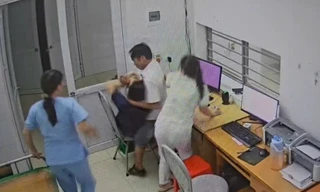 Người đàn ông xông vào phòng cấp cứu, cầm bút tấn công nữ bác sĩ