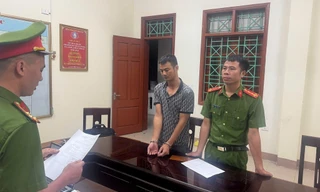 Tạm giữ đối tượng bắt tài xế xe buýt quỳ gối rồi dùng thắt lưng đánh tới tấp