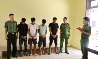 Bắt 4 anh em lợi dụng dân bỏ nhà chạy lũ để trộm cắp tài sản