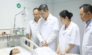 Bộ Y tế sẽ tặng bằng khen cho những nữ điều dưỡng xả thân cứu người ở Bệnh viện Sản Nhi Nghệ An