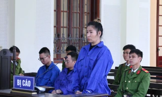 Bí mật trong chiếc vali đen của người phụ nữ ngoại quốc