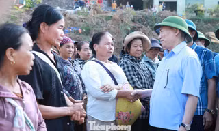 Phó Thủ tướng Hồ Đức Phớc kiểm tra, chỉ đạo khắc phục hậu quả lũ lụt tại Nghệ An
