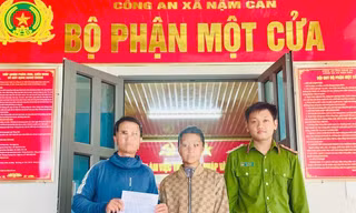 Giải cứu bé gái 13 tuổi khỏi 'việc nhẹ lương cao' ở quán karaoke