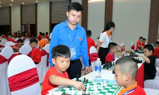 Hơn 560 kỳ thủ nhí tranh tài Giải Cờ vua Thiếu niên nhi đồng Nghệ An