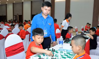 Hơn 560 kỳ thủ nhí tranh tài Giải Cờ vua Thiếu niên nhi đồng Nghệ An