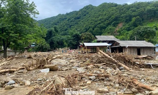 Khẩn trương tái định cư cho người dân vùng lũ