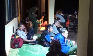 Núi nứt ở tâm lũ quét Nghệ An, người dân tiếp tục phải sơ tán khẩn