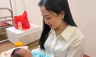 Bé gái bị bỏ lại trong hộp xốp bên quốc lộ kèm mảnh giấy 'mẹ xin lỗi con'