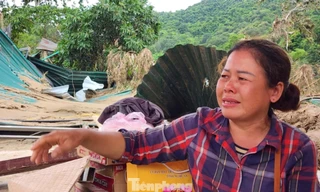 Nhà chìm theo lũ dữ, cô giáo ôm bình oxy chạy thoát trong gang tấc