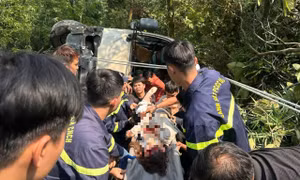 Xe khách lao xuống vực ở Tam Đảo, 7 người bị thương