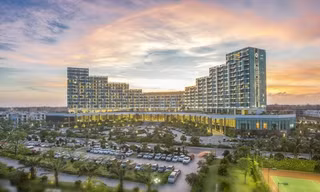 FLC Hotels & Resorts đông khách dịp lễ, sắc đỏ phủ kín các điểm check-in 