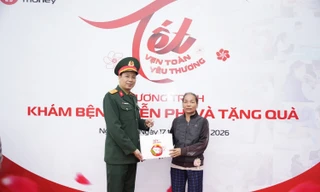 Chuyến xe “Chuyển động số” của Viettel mang Tết đến những gia đình vùng lũ