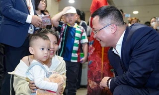 Cục trưởng Cục Hàng không thăm, chúc Tết bà con ngay tại sân bay Tân Sơn Nhất