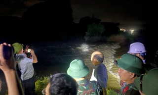 Khẩn trương xử lý sự cố đê bao do bão ở Thanh Hóa 