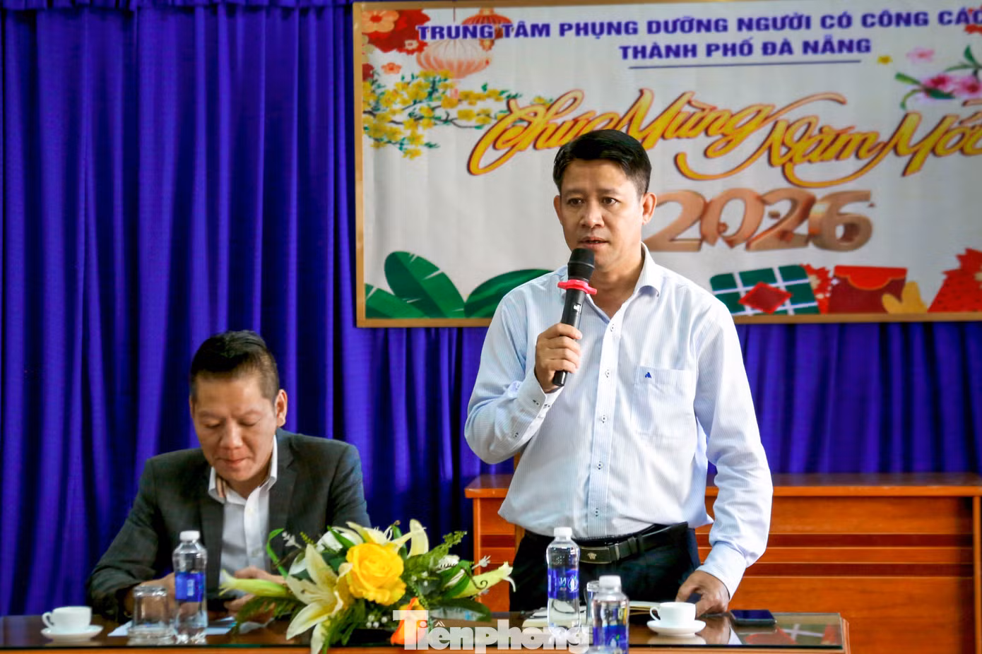 tp-nguoicocog-2.jpg