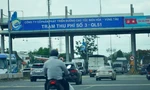 Trạm đã dừng thu phí từ lâu nhưng vẫn án ngữ ngay Quốc lộ 51, cản trở giao thông