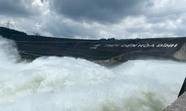 Hồ Hòa Bình mở cửa xả thứ 2 chiều 15/7: Hạ du khẩn trương ứng phó lũ đổ về