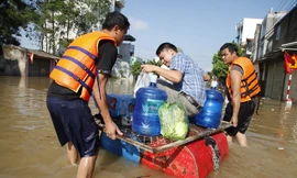 Vẫn còn hơn 12.000 nhà bị ngập do mưa lũ