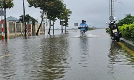 Miền Trung đón mưa đặc biệt lớn, kéo dài