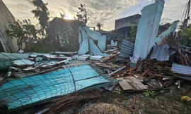 Số nhà bị hư hỏng do bão tăng mạnh, hơn nửa triệu hộ dân vẫn mất điện 