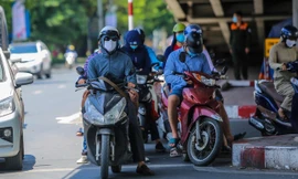 Miền Bắc nắng nóng, miền Trung đón mưa dông giải nhiệt