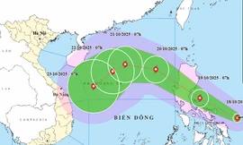 Áp thấp nhiệt đới mạnh lên thành bão, có thể gây mưa rất lớn cho miền Trung