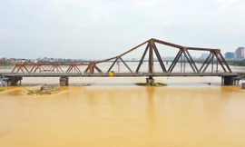 Lũ sông Hồng ở Hà Nội lên trên báo động 1