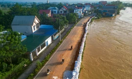 Lũ trên sông Cầu vẫn đặc biệt lớn, ngập lụt còn kéo dài