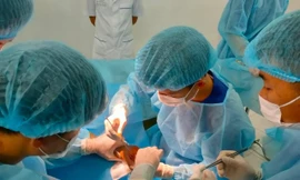 Khâu lại sự sống từ những sợi 'tơ' - nghệ thuật trong ngoại khoa