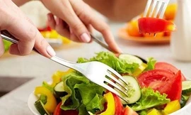 Khó ngủ, mất ngủ: 'Thủ phạm' đôi khi nằm ngay trong bữa ăn của bạn