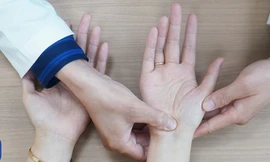 Hội chứng ống cổ tay gây tổn thương thần kinh đang trẻ hoá: Cảnh báo dân văn phòng