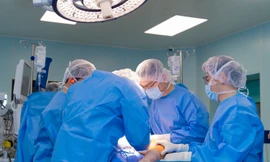 Bước tiến mới trong y học Việt Nam: Ca thay khớp háng toàn phần đầu tiên cho bệnh nhi