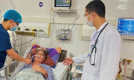 Thời tiết lạnh 'kích hoạt' virus hợp bào hô hấp gây bệnh nặng ở trẻ em, người già