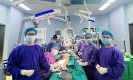 Tái tạo gương mặt biến dạng do u khổng lồ bằng công nghệ in 3D và vi phẫu 