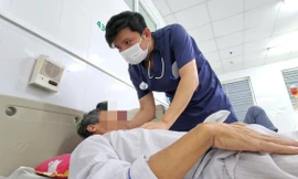 Ăn tiết canh, nem sống: 2 người nhập viện vì viêm màng não do liên cầu lợn, điếc vĩnh viễn